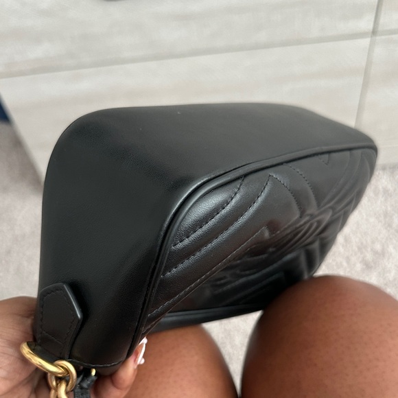 Gucci Black Chevron Crossbody Bag with Gold Logo - Picture 9 of 16
